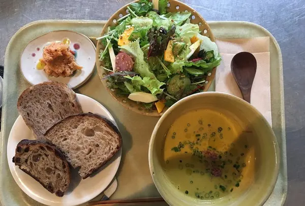 完全に家庭料理の店。