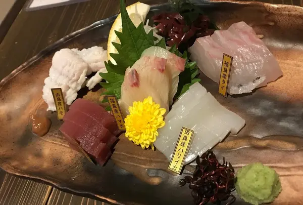 地元の漁師さんから仕入れる鮮魚
