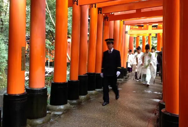 千本鳥居通り抜け