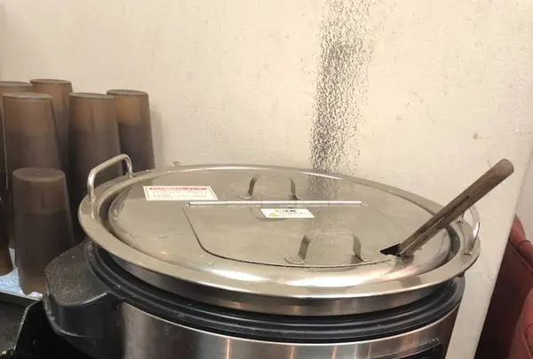 なぜ蕎麦にラー油を入れるのか。 新橋店の写真・動画_image_228414