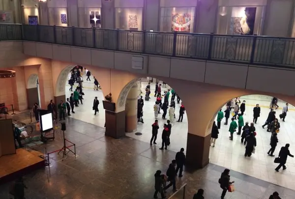 東側の「レトロ館」は築80年余の駅舎を活用！