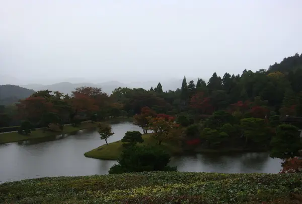 どよーん
