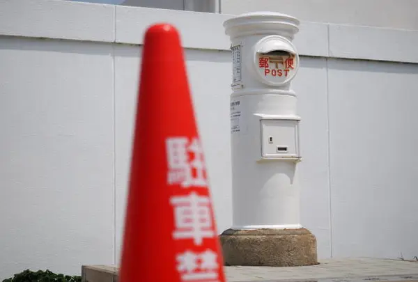 白いポスト