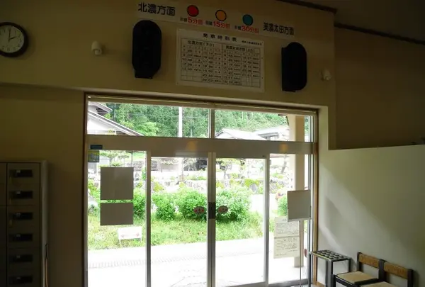 温泉側から見ると