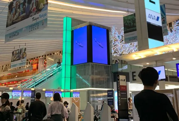 出発ロビー。