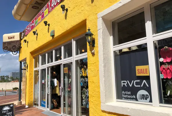 箱亀美浜店 北谷町美浜 オリジナルビーチサンダル ビーチ 水着 お土産の写真・動画_image_386004