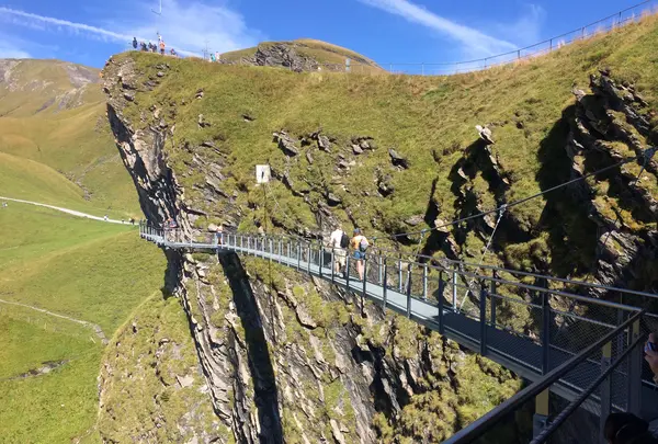 First Mountain cliff walkの写真・動画_image_453020