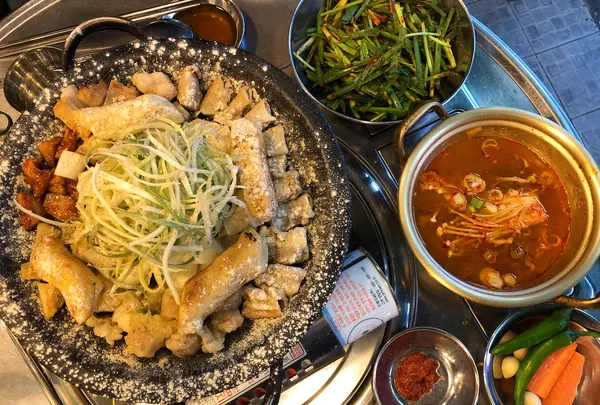 コプチャンイヤギ 新村店/곱창이야기 신촌점の写真・動画_image_484469