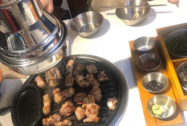 【閉業】スーパーサムギョプサル 麻浦龍江店（슈퍼삼겹살 마포용강점／シュポサムギョプサル マポヨンガンジョム）の写真・動画_image_500308