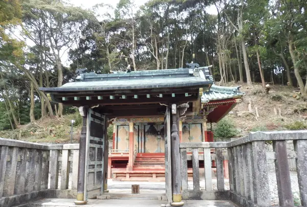 奥の本殿へ