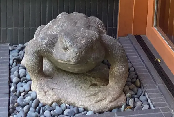 さんすくみ　カエル