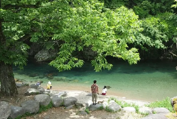 川遊びも楽しめる