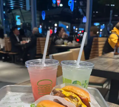 シェイクシャック アトレ 恵比寿店 （SHAKE SHACK） の写真・動画_image_660887