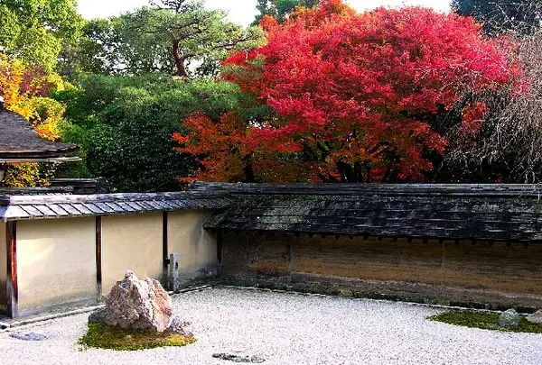 世界的に有名な「枯山水の石庭」