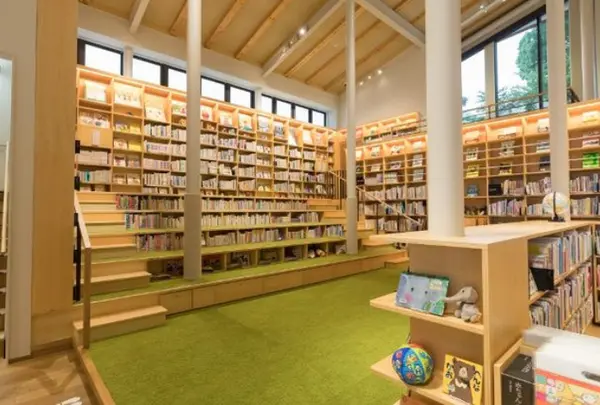 こちらは『武雄市こども図書館』
