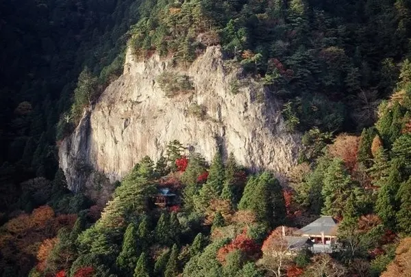 鏡岩