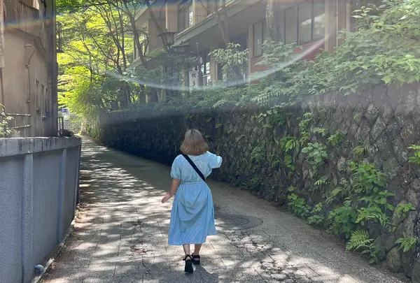朝一の石階段