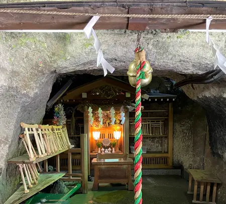 銭洗弁財天 宇賀福神社の写真・動画_image_708901