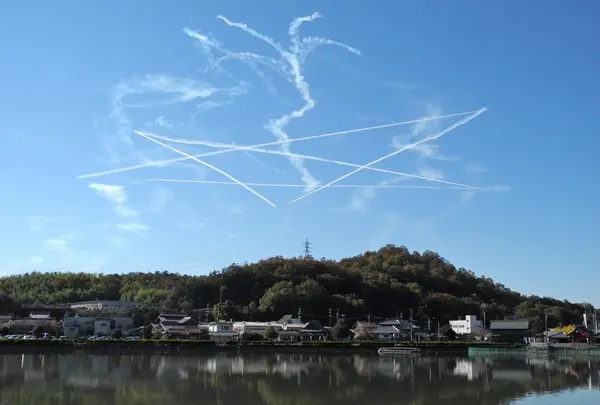 航空ショーの練習？