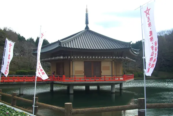 六角形の金閣浮御堂（仲麻呂堂）