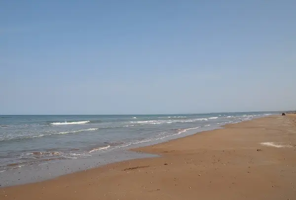 遠くまで続く海岸