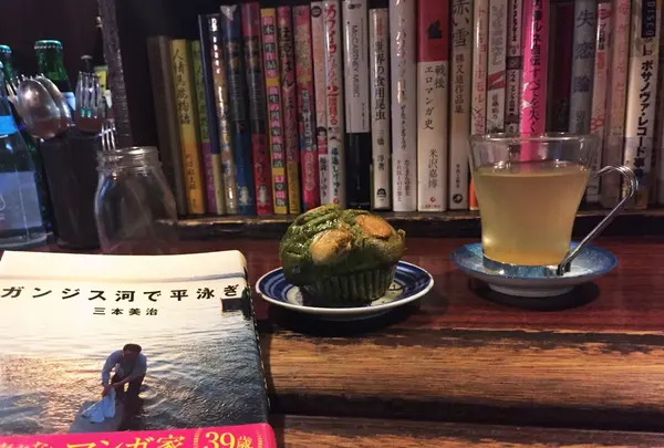 マフィンセットと黒豆茶