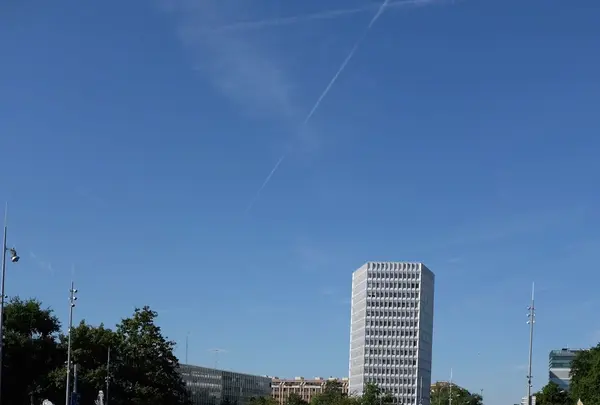 Broken Chair Sculptureの写真・動画_image_92801