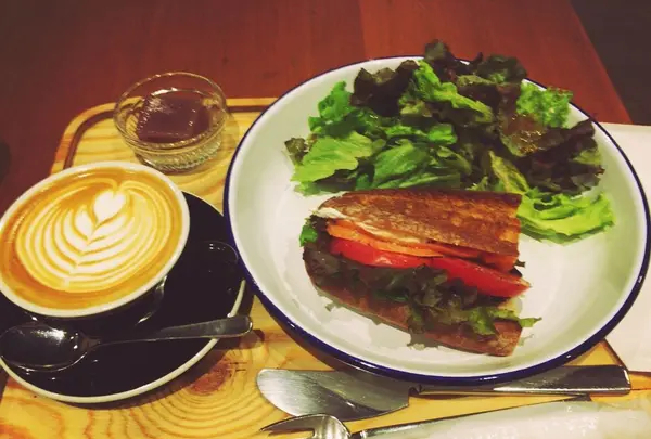 ビー ア グッド ネイバー コーヒー キオスク 六本木（BE A GOOD NEIGHBOR COFFEE KIOSK ROPPONGI）の写真・動画_image_97534