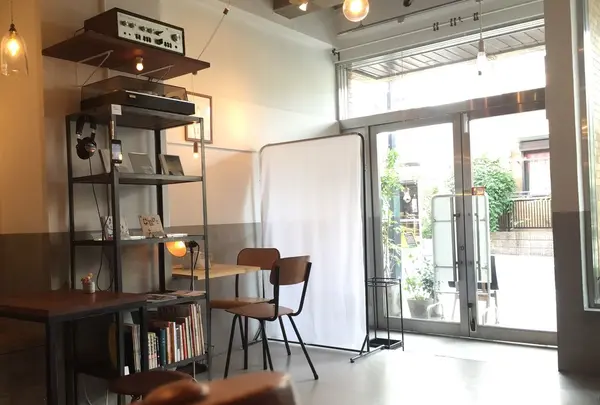 落ち着いた店内でゆったりと