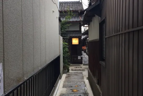 路地裏にある細道