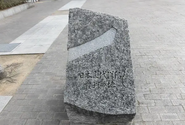 花と彫刻の道 日本近代洋服発祥の地記念彫刻の写真・動画_image_1000288
