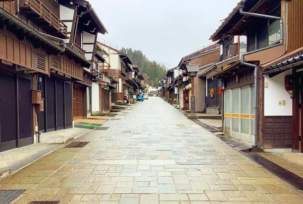 諏訪町本通り