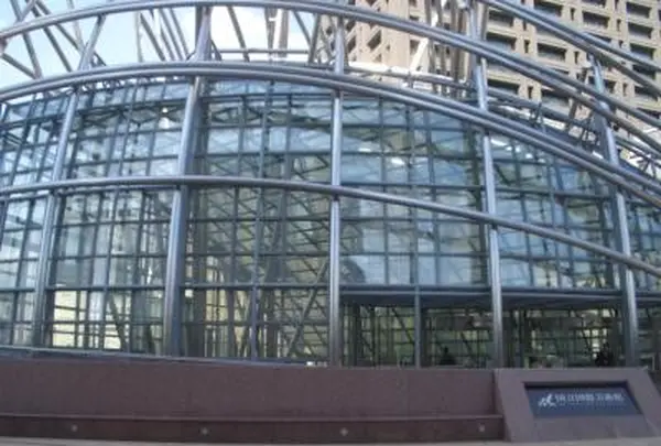 国立国際美術館
