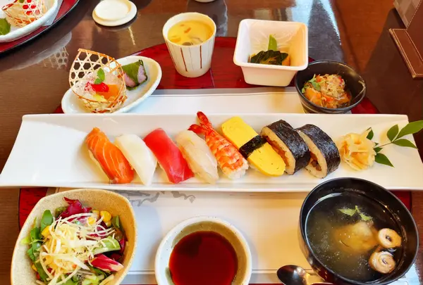 夜寿司 津高店の写真・動画_image_1329431