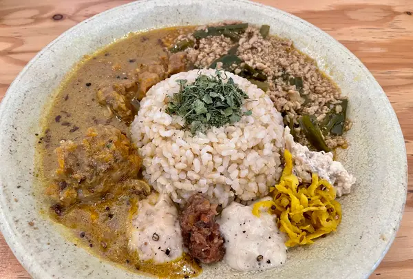 本と玄米カレー ヨスカの写真・動画_image_1358051