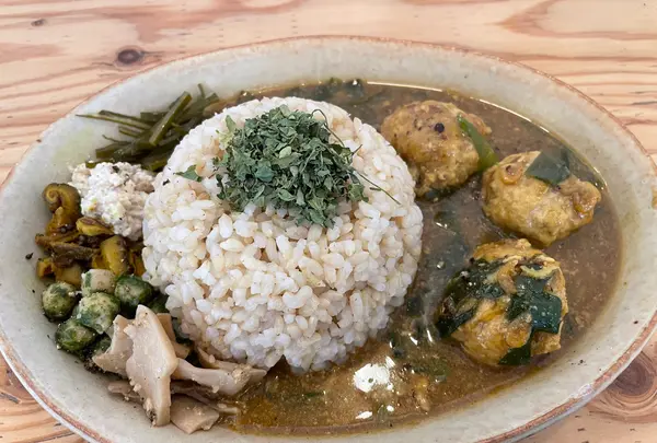 本と玄米カレー ヨスカの写真・動画_image_1400733