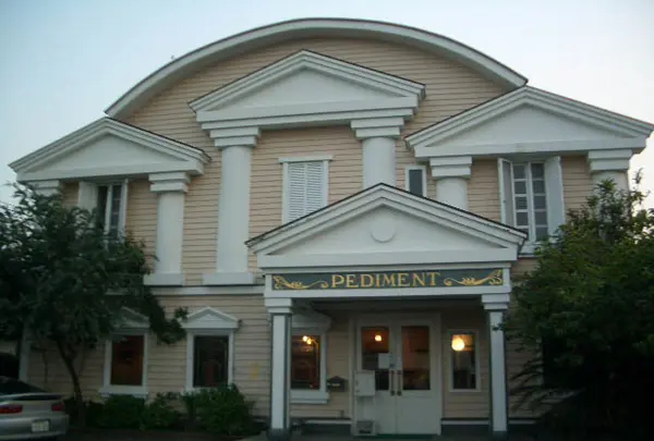 ペディメント
