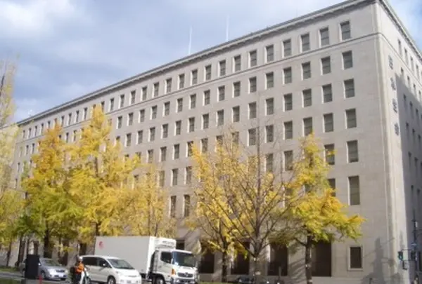 日本生命保険相互会社 本店案内