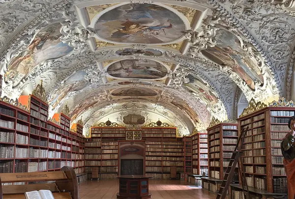 ストラホフ修道院図書館の写真・動画_image_1908977