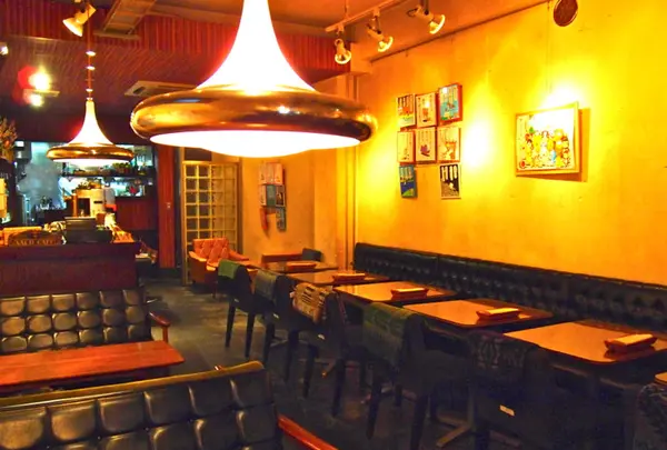 76CAFE OMOTESANDO