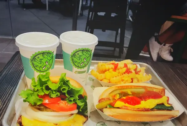 SHAKE SHACK（シェイクシャック） 東京国際フォーラム店の写真・動画_image_247931