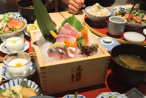 虎連坊 ヒルトンプラザウエスト店 ｜梅田 ヒルトン 居酒屋 和食 海鮮 宴会 個室 日本酒の写真・動画_image_259609