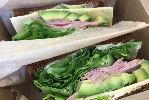 F＆P Smoothie Cafe　青山店（エフアンドピー スムージー カフェ【旧店名】フィコ アンド ポムム ジュース）の写真・動画_image_270198