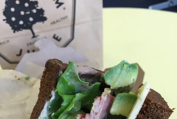 F＆P Smoothie Cafe　青山店（エフアンドピー スムージー カフェ【旧店名】フィコ アンド ポムム ジュース）の写真・動画_image_270201