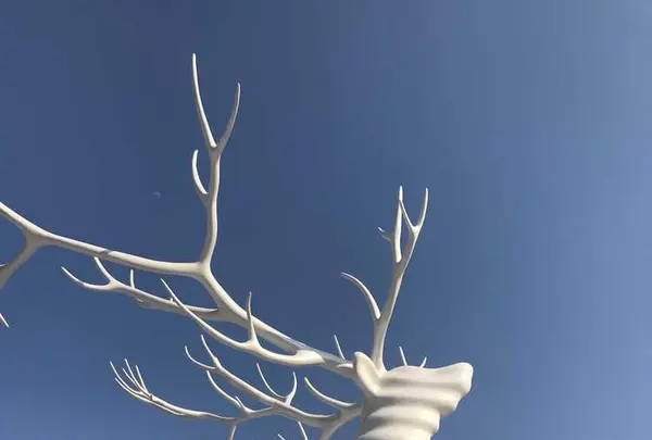 白い鹿のオブジェの写真・動画_image_312228