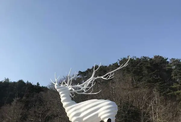 白い鹿のオブジェの写真・動画_image_312229