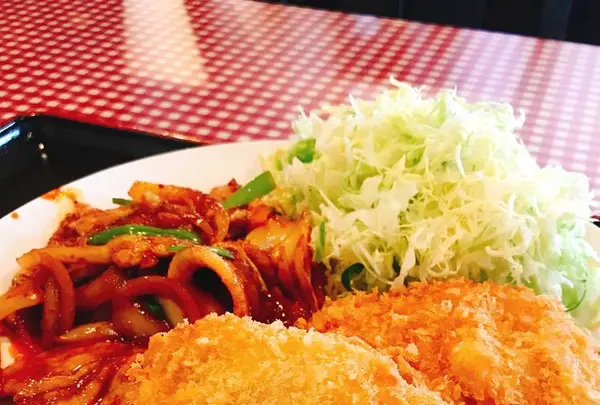 キッチン男の晩ごはん 女の昼ごはんの写真・動画_image_523495