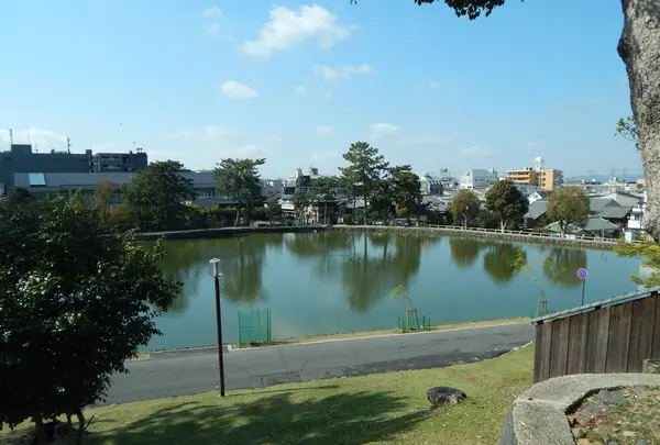 猿沢池