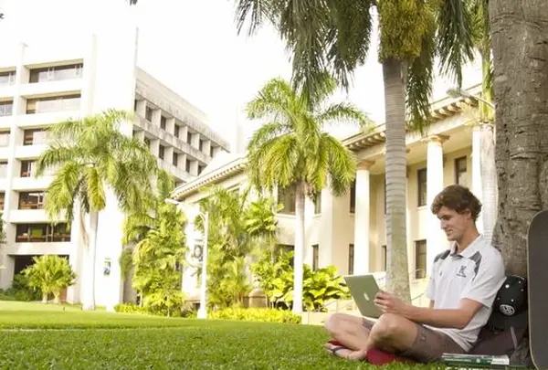 ハワイ大学 - マノア