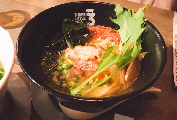 THREE LITTLE PIGSの写真・動画_image_738814